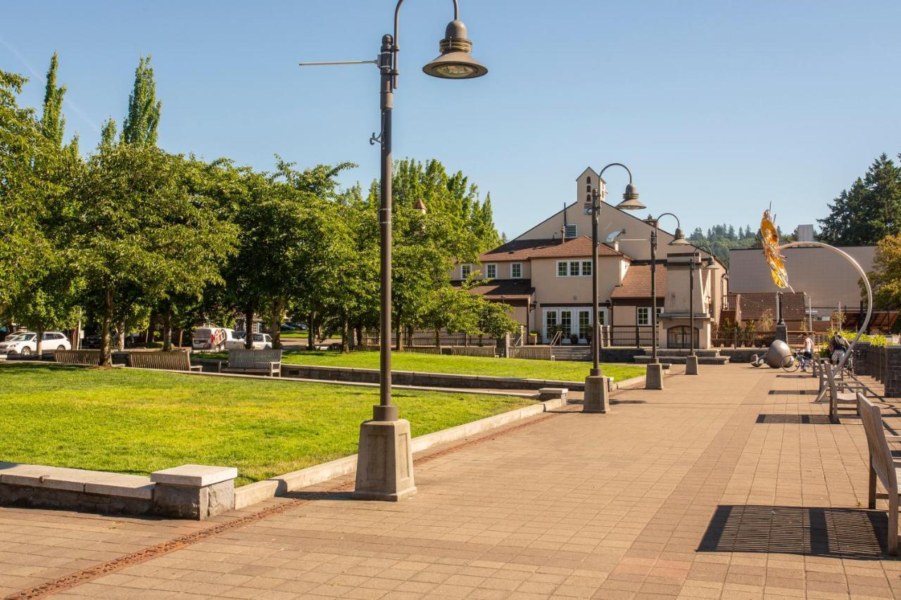 Lakeshore Inn Lake Oswego Esterno foto